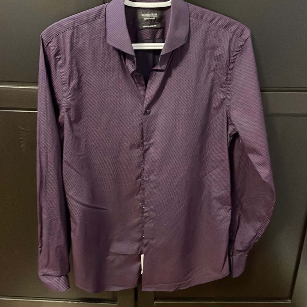 Nordstrom men’s dress shirt xtra trim fit. 14 1/2 32-33. 100 percent cotton.